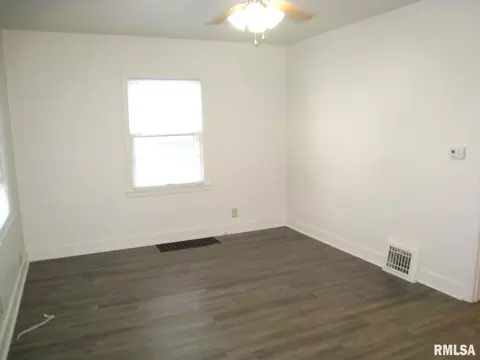 1122 26th St, Moline, IL 61265 photo 3