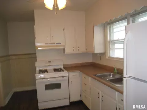 1122 26th St, Moline, IL 61265 photo 6
