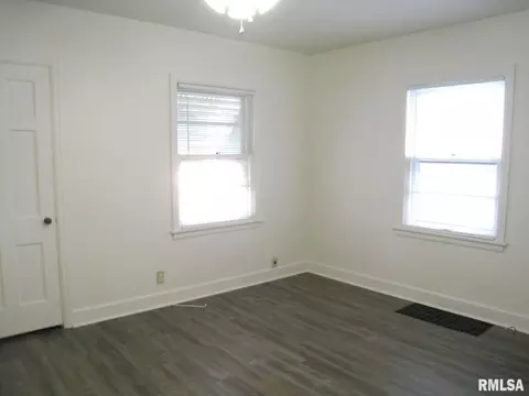 1122 26th St, Moline, IL 61265 photo 4