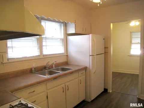 1122 26th St, Moline, IL 61265 photo 5