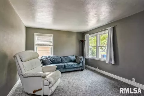 1064 29th St, Moline, IL 61265 photo 2