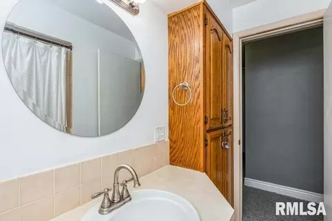1064 29th St, Moline, IL 61265 photo 7