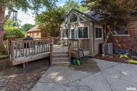 2512 30th St, Moline, IL 61265 photo 4