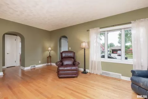 2512 30th St, Moline, IL 61265 photo 8