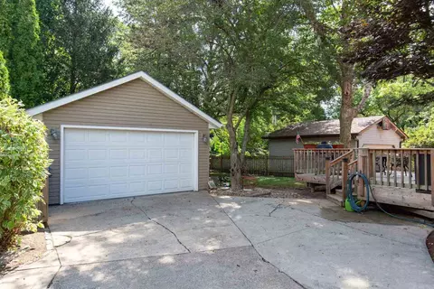 2512 30th St, Moline, IL 61265 photo 3