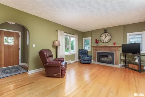 2512 30th St, Moline, IL 61265 photo 7