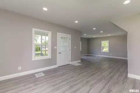 407 E Mill St, Kewanee, IL 61443 photo 9