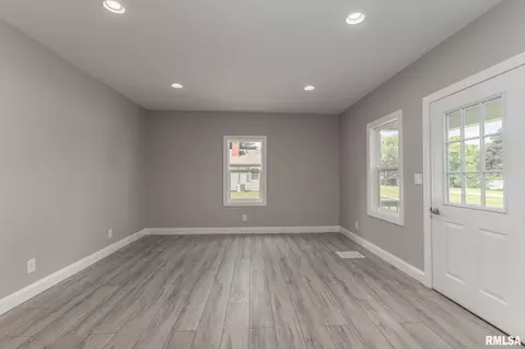 407 E Mill St, Kewanee, IL 61443 photo 7