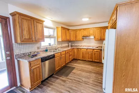 504 E Clark Trl, Herrin, IL 62948 photo 10