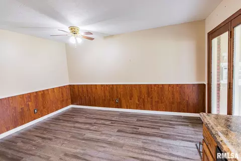 504 E Clark Trl, Herrin, IL 62948 photo 17