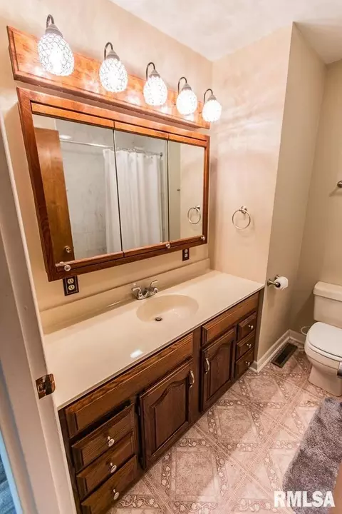 504 E Clark Trl, Herrin, IL 62948 photo 26
