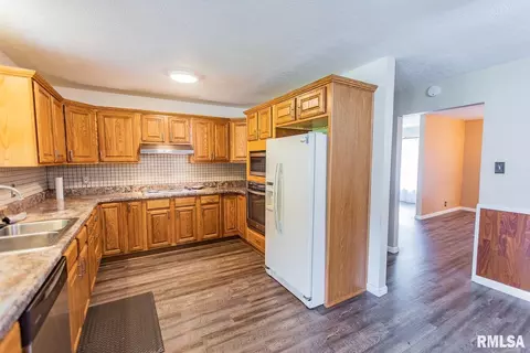 504 E Clark Trl, Herrin, IL 62948 photo 9