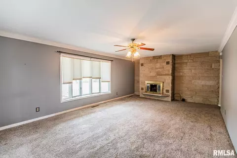 504 E Clark Trl, Herrin, IL 62948 photo 2