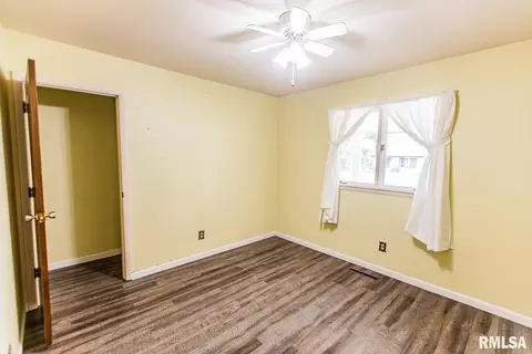 504 E Clark Trl, Herrin, IL 62948 photo 25