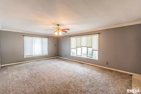 504 E Clark Trl, Herrin, IL 62948 photo 3