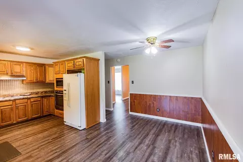 504 E Clark Trl, Herrin, IL 62948 photo 16