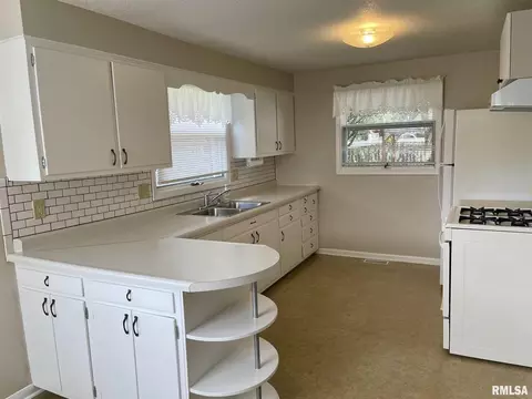 1831 12th St, Moline, IL 61265 photo 5