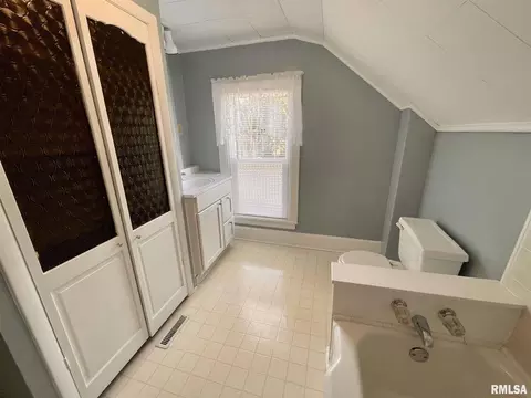 1831 12th St, Moline, IL 61265 photo 18