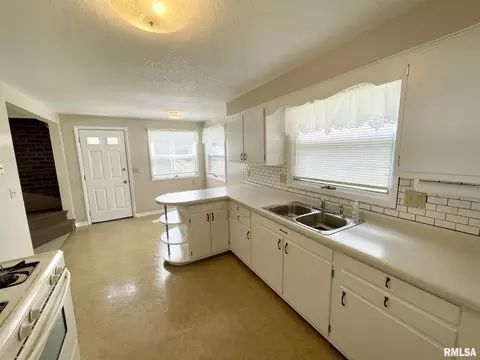 1831 12th St, Moline, IL 61265 photo 6