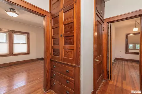 2111 13th St, Moline, IL 61265 photo 4