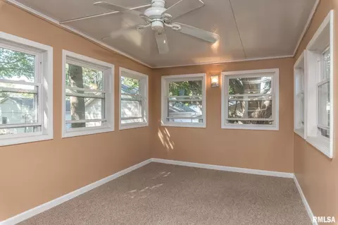 2111 13th St, Moline, IL 61265 photo 10