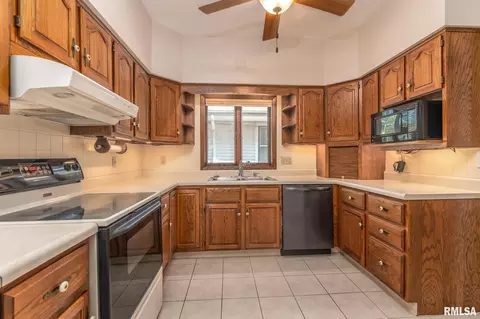 2111 13th St, Moline, IL 61265 photo 8