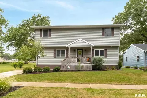 306 N 4th St, Eldridge, IA 52748 photo 1