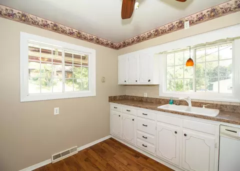 1002 25th St, Moline, IL 61265 photo 12