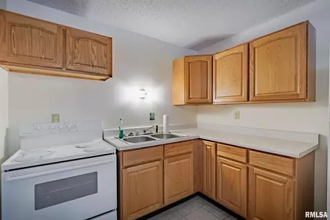 616 S 6th St, Herrin, IL 62948 photo 11