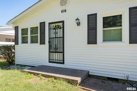 616 S 6th St, Herrin, IL 62948 photo 2