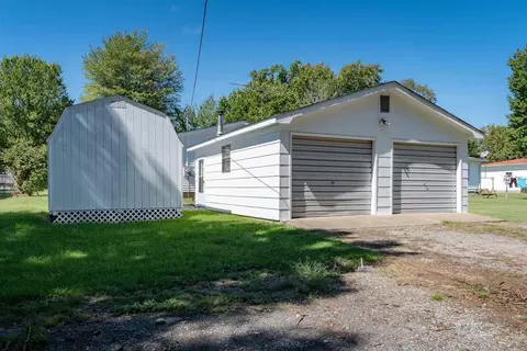 616 S 6th St, Herrin, IL 62948 photo 5