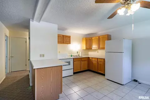 616 S 6th St, Herrin, IL 62948 photo 10