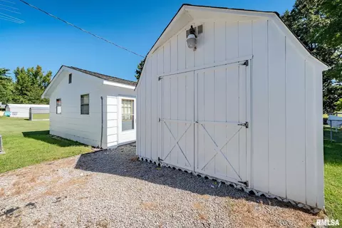 616 S 6th St, Herrin, IL 62948 photo 7