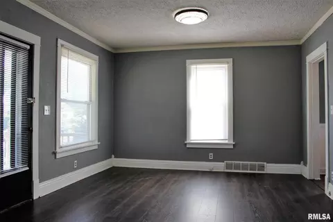 1911 11th St, Moline, IL 61265 photo 3