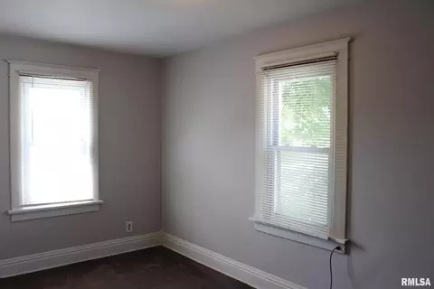 1911 11th St, Moline, IL 61265 photo 9