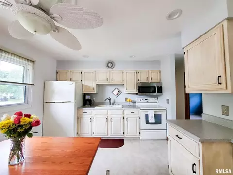 4915 52nd Ave, Moline, IL 61265 photo 7