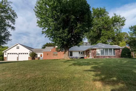 220 Wyatt Dr, Herrin, IL 62948 photo 2