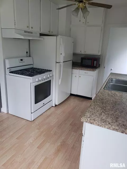 2460 32nd St, Moline, IL 61265 photo 3