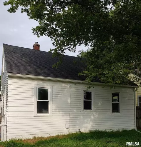 2460 32nd St, Moline, IL 61265 photo 2
