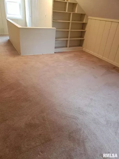 2460 32nd St, Moline, IL 61265 photo 8