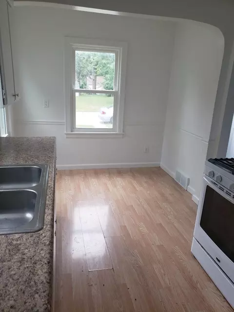 2460 32nd St, Moline, IL 61265 photo 4