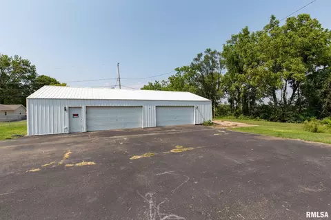 501 E High St, Cleveland, IL 61241 photo 4