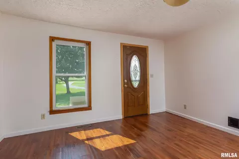 501 E High St, Cleveland, IL 61241 photo 6