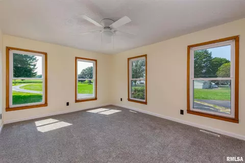 501 E High St, Cleveland, IL 61241 photo 13
