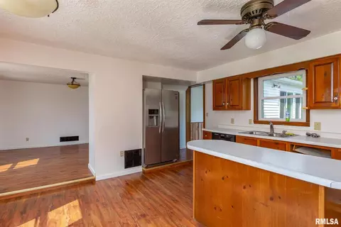 501 E High St, Cleveland, IL 61241 photo 10