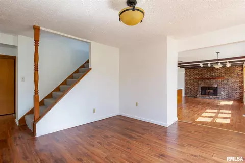 501 E High St, Cleveland, IL 61241 photo 8