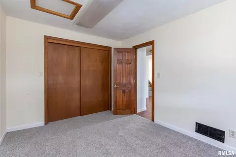 501 E High St, Cleveland, IL 61241 photo 16
