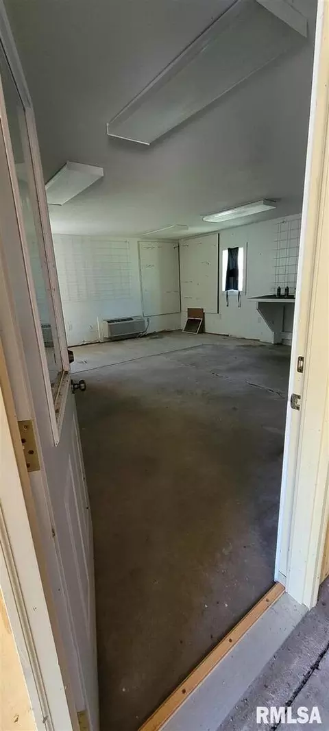 501 E High St, Cleveland, IL 61241 photo 35