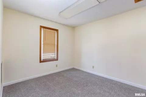 501 E High St, Cleveland, IL 61241 photo 14