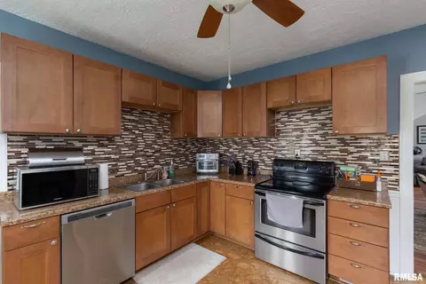 1715 16th St, Moline, IL 61265 photo 13